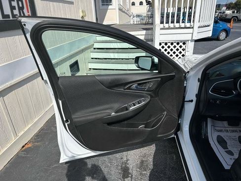 Used 2023 Chevrolet Malibu LS w/ Driver Confidence Package FWD image 8