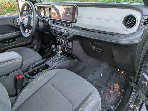 Used 2024 Jeep Wrangler Sahara image 30
