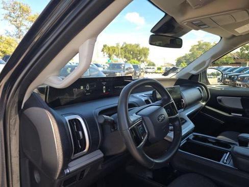 Used 2025 Ford Expedition Active RWD image 11