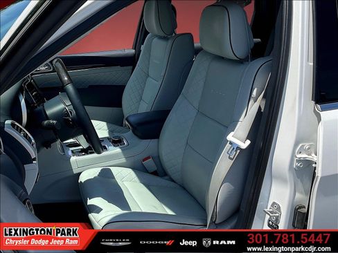 Used 2021 Jeep Grand Cherokee Summit AWD/4WD image 20