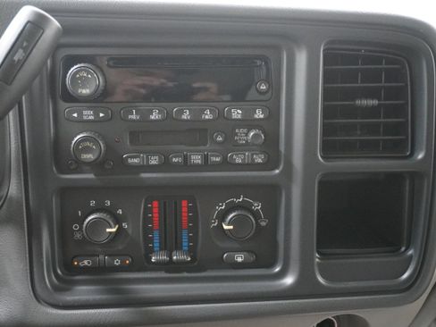 Used 2004 Chevrolet Suburban LS image 15