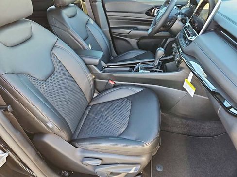 New 2026 Jeep Compass Latitude image 21