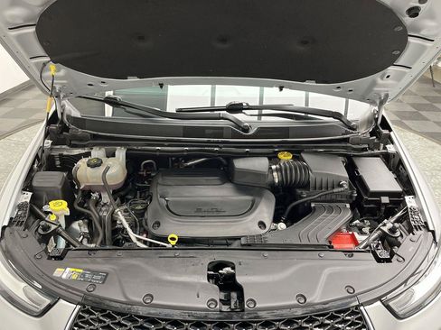 Used 2024 Chrysler Pacifica Touring-L FWD image 27