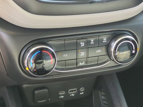 Used 2021 Chevrolet TrailBlazer LS FWD image 22