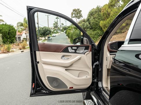 Used 2023 Mercedes-Benz Maybach GLS 600 4MATIC image 19
