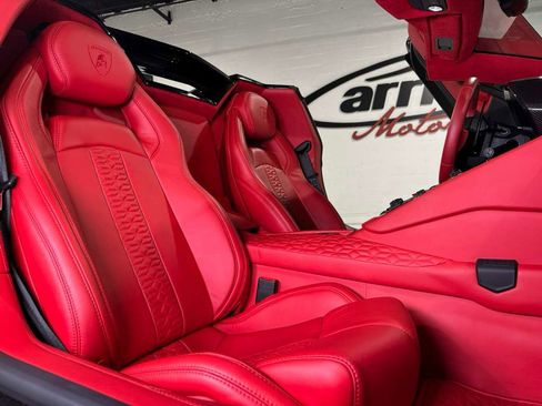 Used 2018 Lamborghini Aventador S image 27