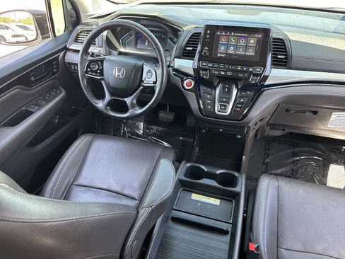 Used 2018 Honda Odyssey Elite image 12
