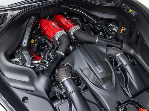 Used 2022 Ferrari Roma RWD image 23