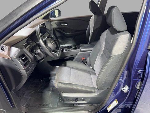 Used 2023 Nissan Rogue SV image 9