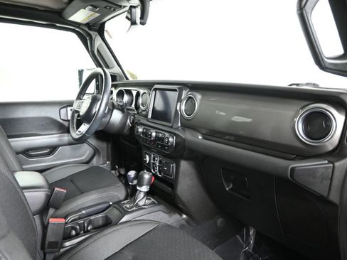 Used 2022 Jeep Wrangler Unlimited Sahara w/ Dual Top Group AWD/4WD image 16