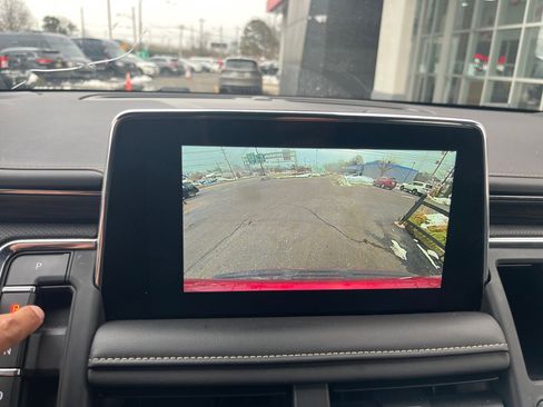 Used 2023 GMC Yukon SLT AWD/4WD image 12