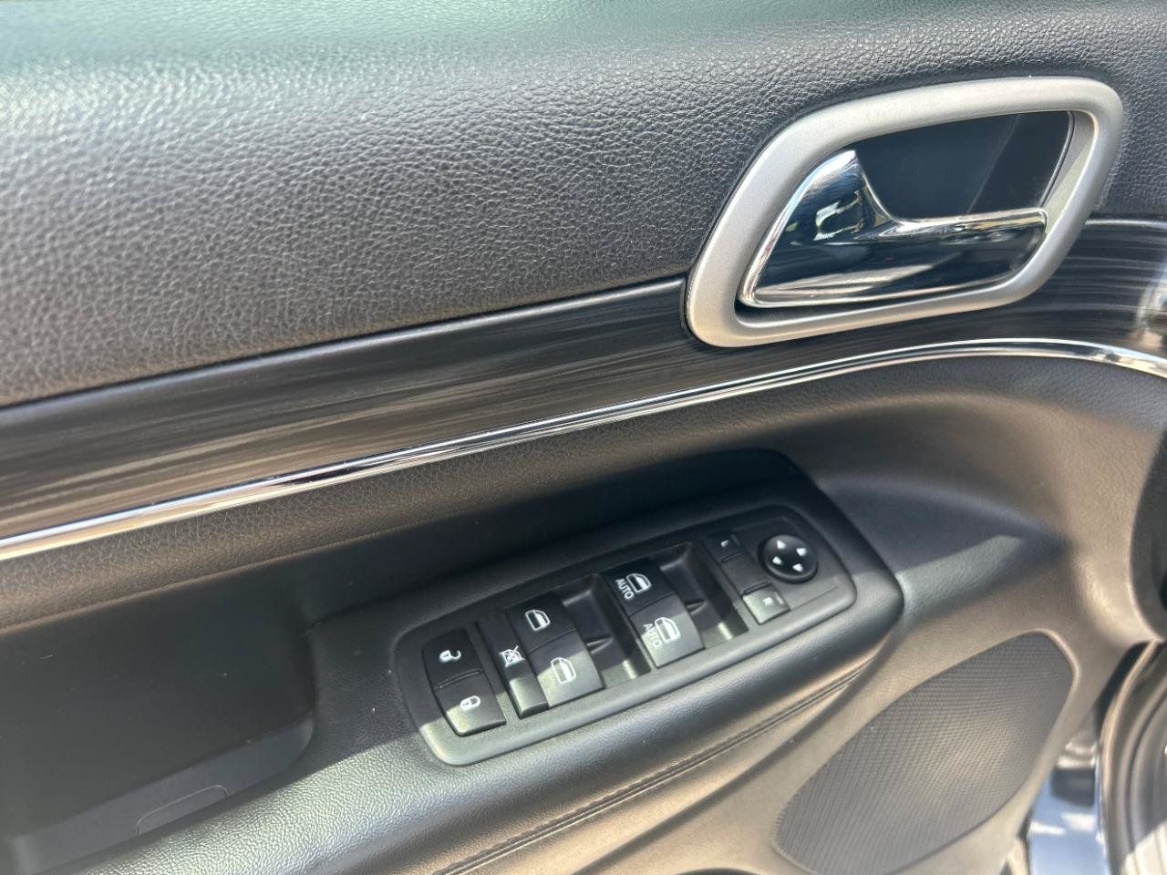 Used 2019 Jeep Grand Cherokee Limited AWD/4WD image 12
