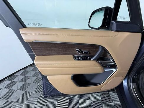Used 2025 Land Rover Range Rover SE AWD/4WD image 12