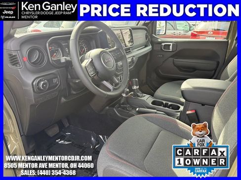 Certified 2025 Jeep Wrangler Unlimited Rubicon w/ Convenience Group AWD/4WD image 19