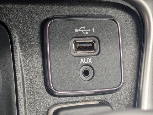 Used 2019 Jeep Compass Latitude w/ Cold Weather Group AWD/4WD image 7