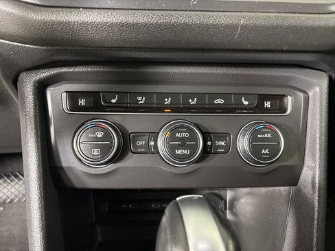 Used 2021 Volkswagen Tiguan SE image 17