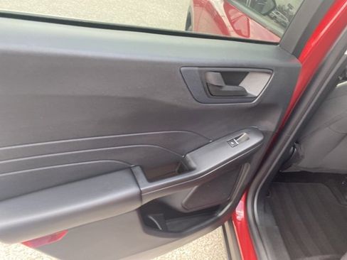 Used 2022 Ford Escape SE image 12