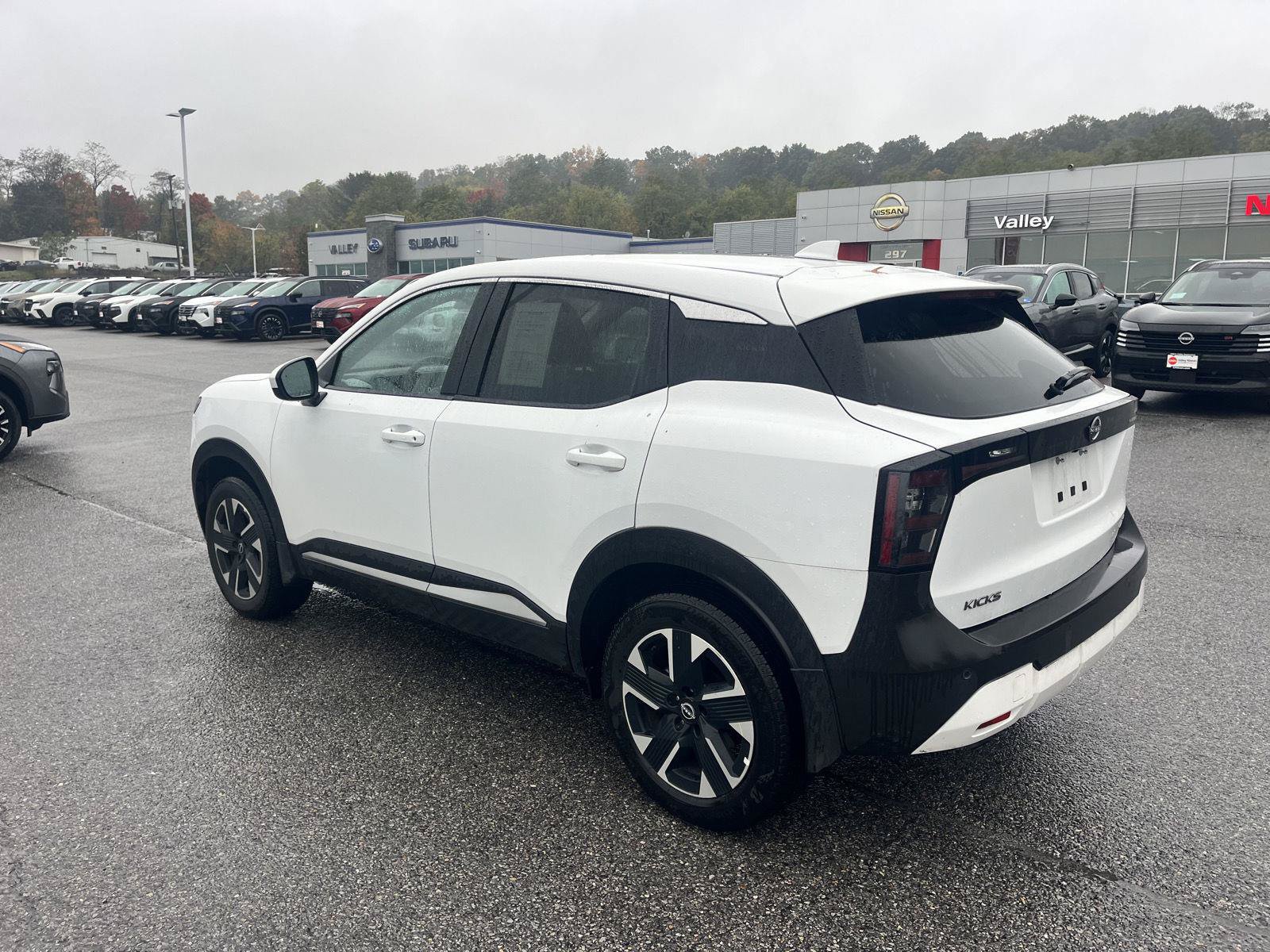 Certified 2025 Nissan Kicks SV AWD/4WD image 5