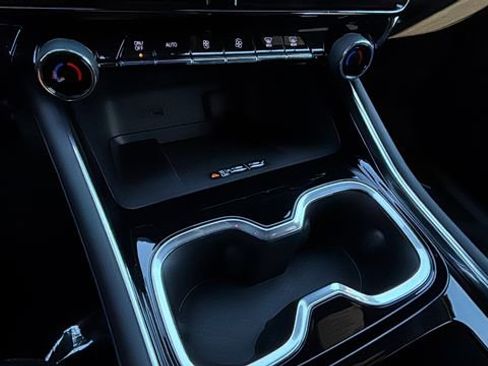 Certified 2025 Chevrolet Traverse LT image 38