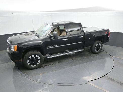 Used 2011 GMC Sierra 2500 Denali w/ Suspension Package, Off-Road AWD/4WD image 31