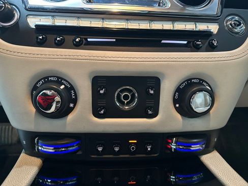 Used 2015 Rolls-Royce Wraith RWD image 67