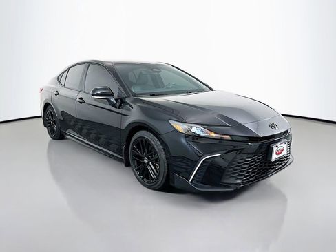 Certified 2025 Toyota Camry SE w/ Convenience Package image 3