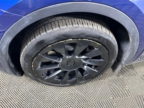 Used 2021 Tesla Model Y Long Range image 10