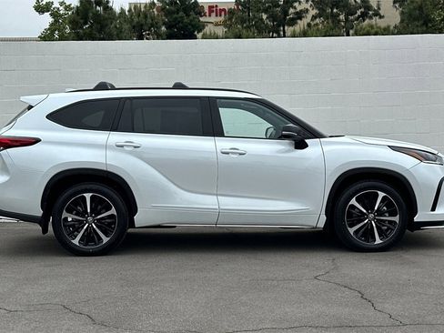 Used 2022 Toyota Highlander XSE image 6