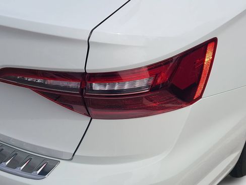 Used 2020 Volkswagen Jetta SE FWD image 11