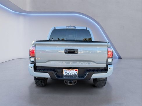 Used 2019 Toyota Tacoma TRD Off-Road w/ Technology Package image 5