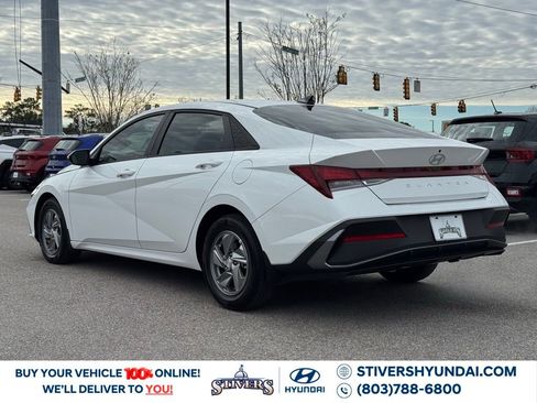 Certified 2024 Hyundai Elantra SE image 11