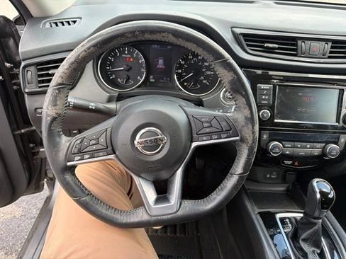 Used 2018 Nissan Rogue SV AWD/4WD image 19