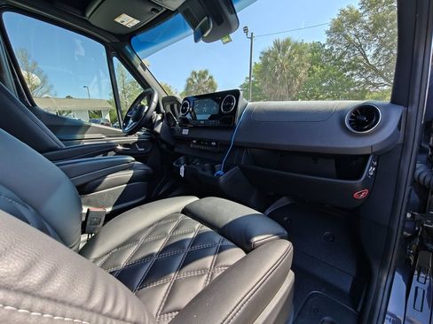 Used 2022 Mercedes-Benz Sprinter 3500 image 38