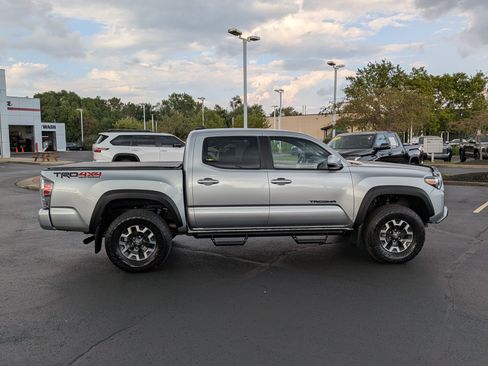 Certified 2022 Toyota Tacoma TRD Off-Road w/ Technology Package AWD/4WD image 10
