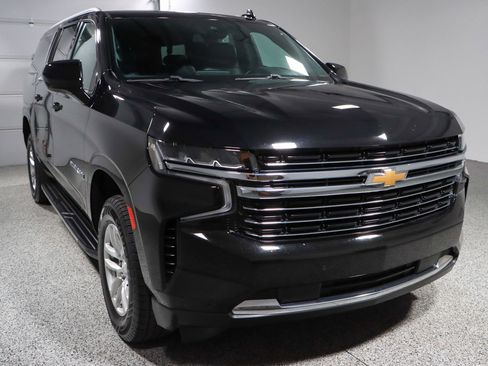 Used 2023 Chevrolet Suburban LT image 5