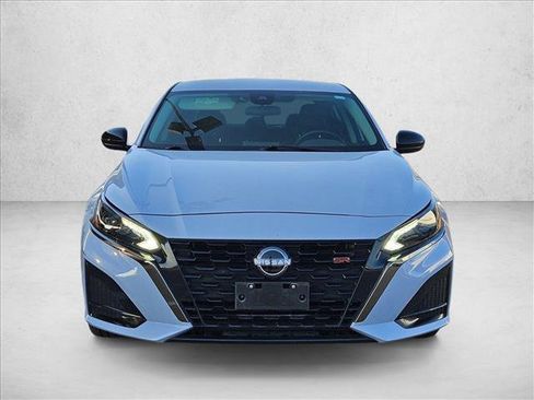 Used 2025 Nissan Altima 2.5 SR FWD image 2