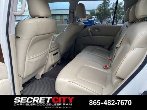 Used 2017 INFINITI QX80 4WD w/ Driver Assistance Package image 11