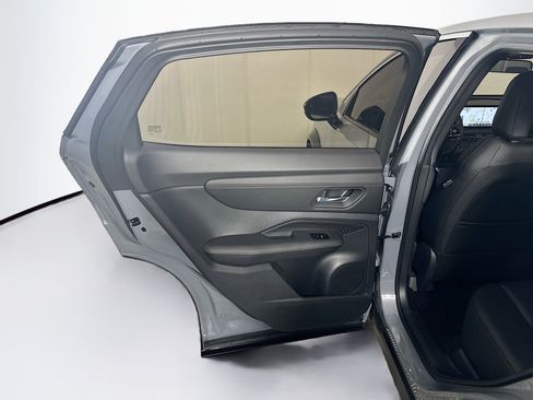 Used 2024 Nissan Ariya FWD image 25