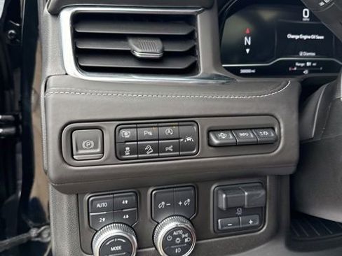 Used 2023 GMC Yukon XL Denali Ultimate AWD/4WD image 11