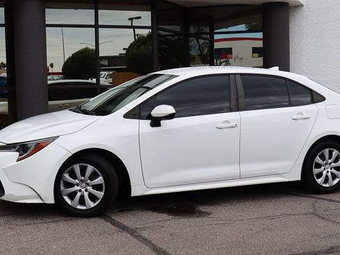 Used 2021 Toyota Corolla LE FWD image 4
