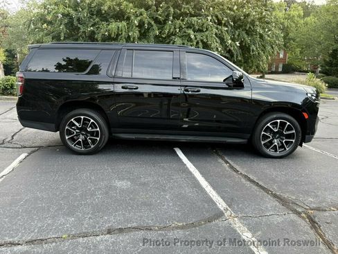Used 2022 Chevrolet Suburban RST w/ Luxury Package RWD image 5