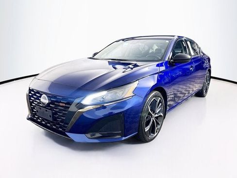 Used 2023 Nissan Altima 2.5 SR image 1