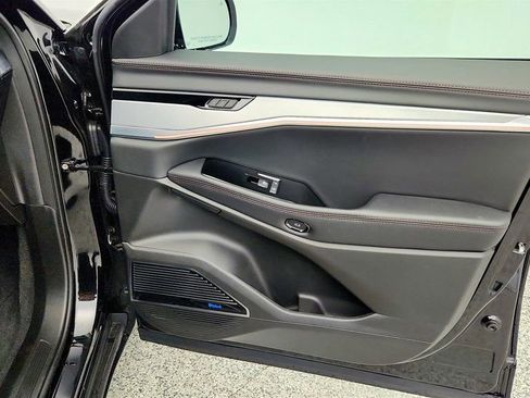 Used 2024 Jeep Wagoneer Launch Edition image 25