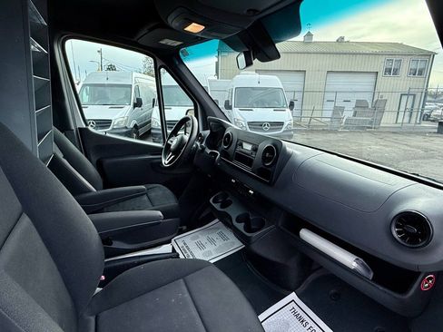 Used 2019 Freightliner Sprinter 2500 RWD image 12