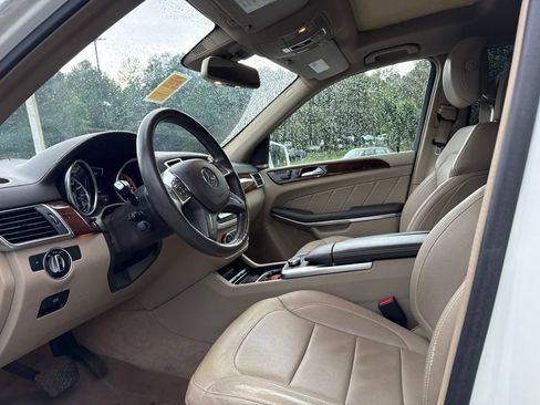 Used 2015 Mercedes-Benz GL 550 4MATIC image 5