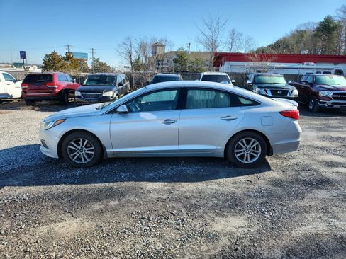 Used 2016 Hyundai Sonata SE image 2