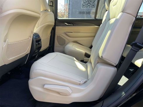 New 2025 Jeep Grand Cherokee L Limited image 29