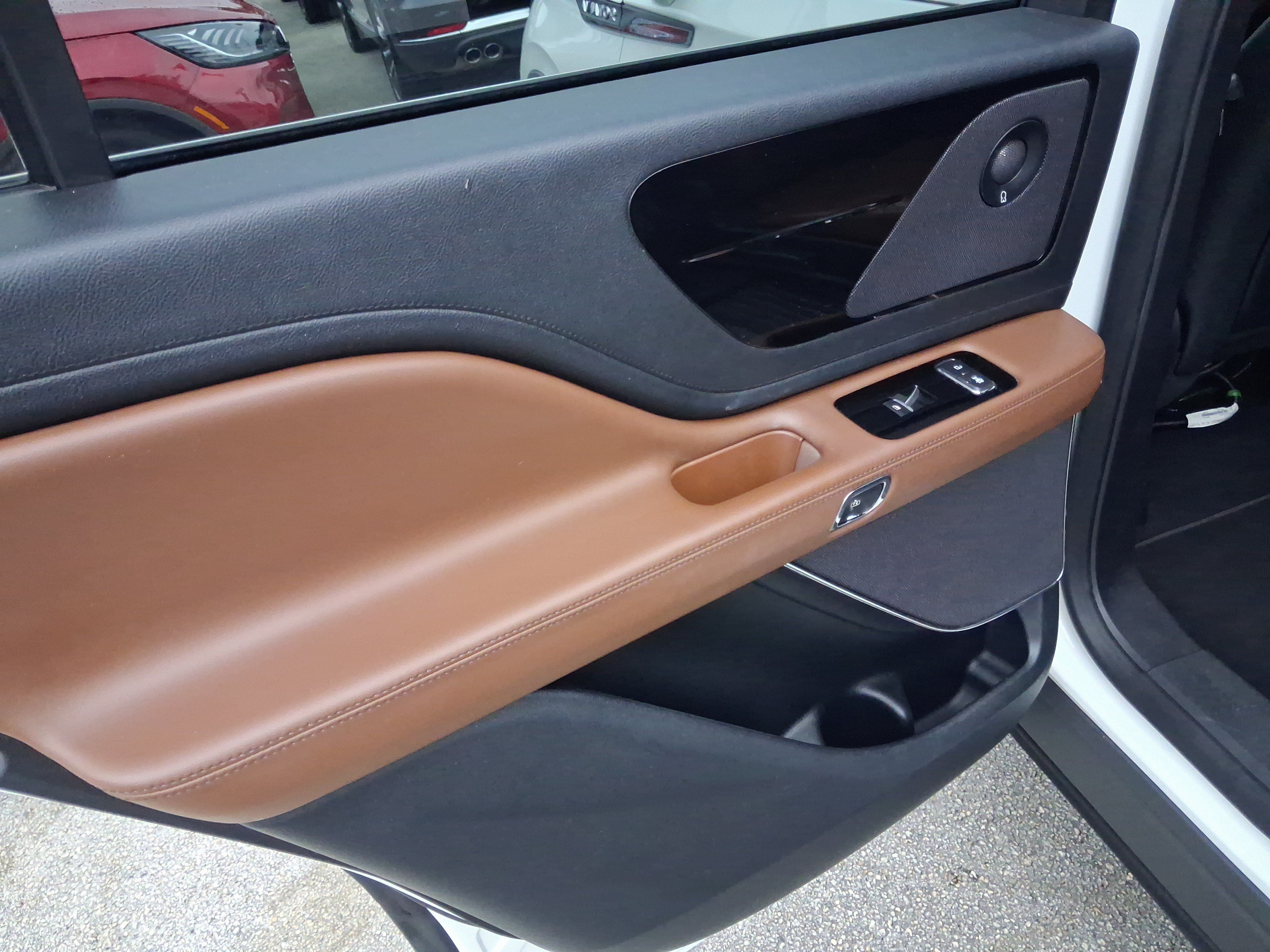 Used 2020 Lincoln Aviator Reserve w/ Equipment Group 201A RWD image 9