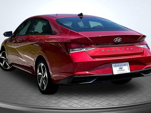 Used 2023 Hyundai Elantra SEL w/ Convenience Package FWD image 3