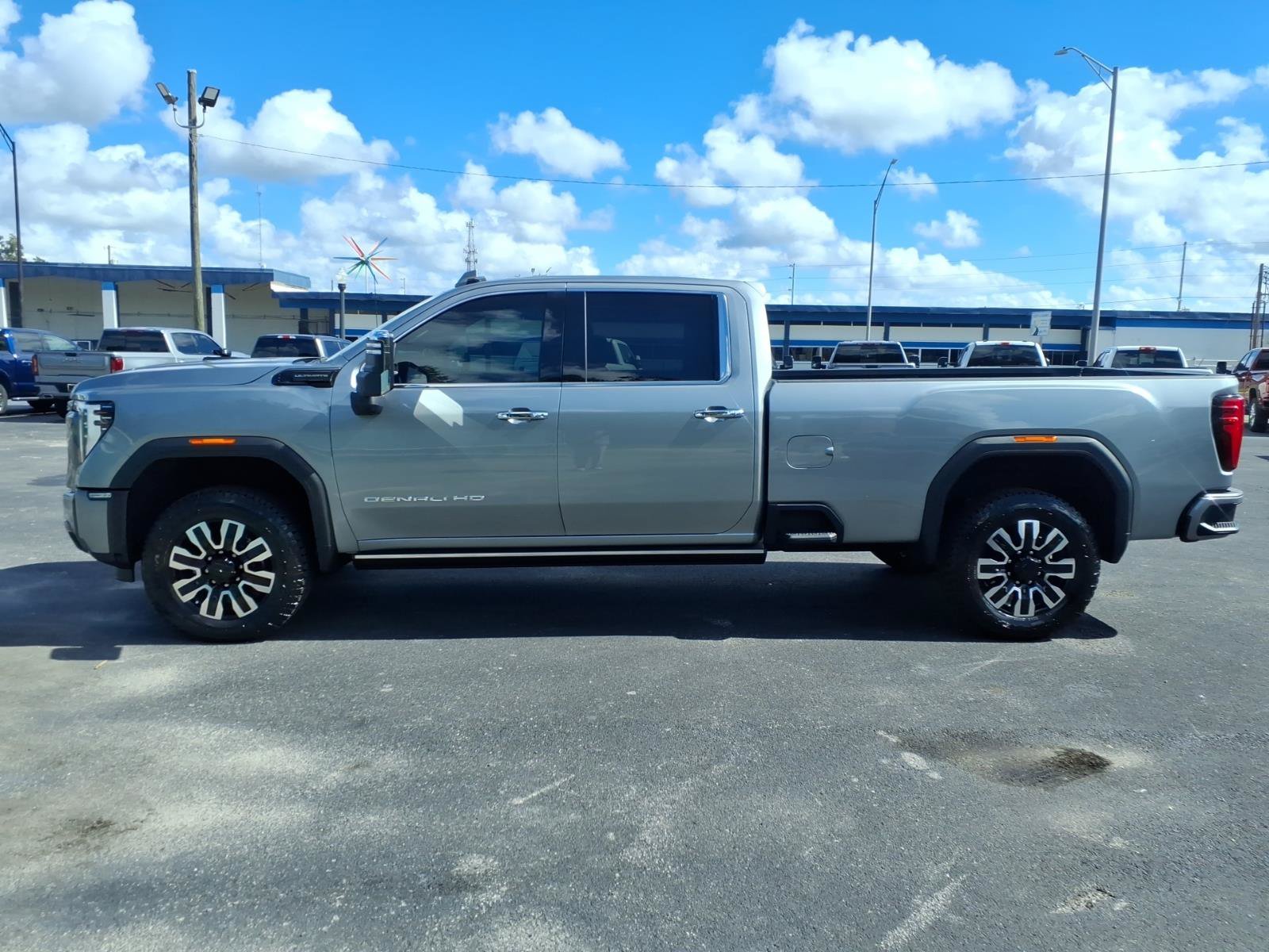 Used 2024 GMC Sierra 3500 Denali Ultimate AWD/4WD image 2